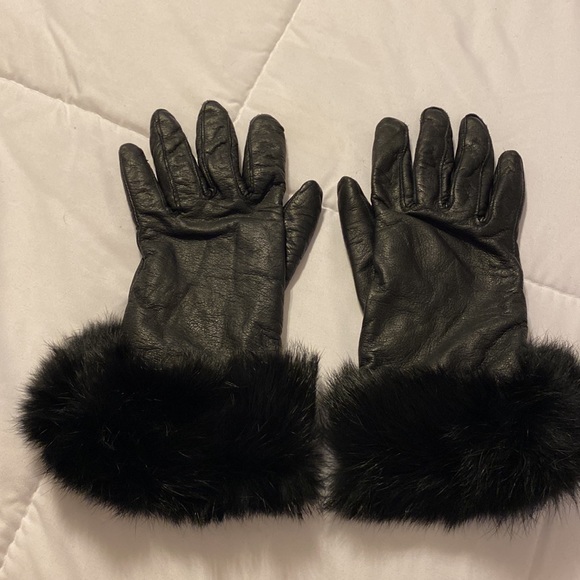 Black leather and fur gloves. Size small. - Picture 5 of 7